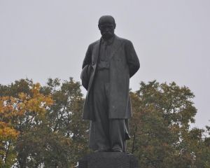 Шлях до Тараса: що ближче до Кобзаря, то гіршими стають дороги (відео)