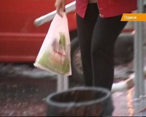 В Одессе охранники требовали от женщины 10 тысяч гривен