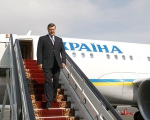 Янукович летит в Херсон, Азаров