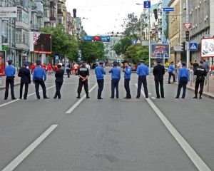 Азаров хочет, чтобы милиционеры стали партнерами для людей, поэтому не будет их сокращать (видео)
