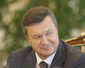 Янукович наградил выдающихся педагогов Украины
