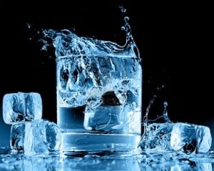 Азаров не боится нехватки пресной воды и вспоминает о водке