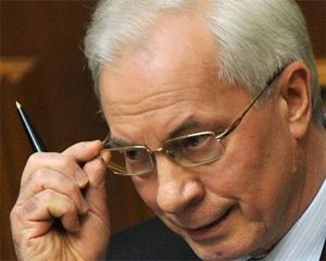 Азаров приказал Табачнику найти, кто издевался над учителями