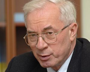 Азаров не видит ни притеснения украинского языка, ни давления на СМИ