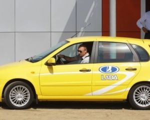Азаров прогнозирует подорожание российских автомобилей на $1000
