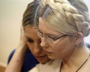 Тимошенко требует конфиденциальных свиданий с защитниками
