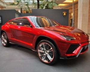Lamborghini привез в Москву внедорожник