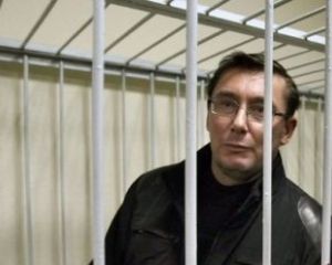 Луценко увезли в колонию?