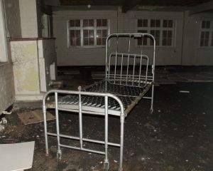 Больничные ужасы: Украинцев возвращают с того света в облупленных бараках без отопления