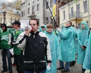 В Киеве сбросили с 16 этажа организатора проплаченных митингов