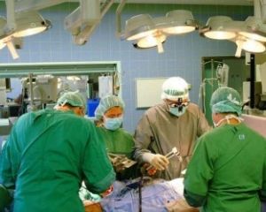 Украинские хирурги спасли женщину, повернув в ее тело удаленную почку