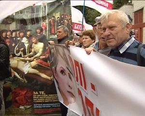 У спецсуду активисты