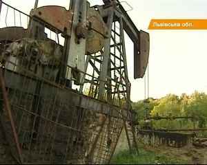 Борислав затапливает нефть и душат пары газа