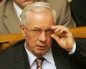 Азаров попросил Генпрокуратуру наказывать должников по зарплате