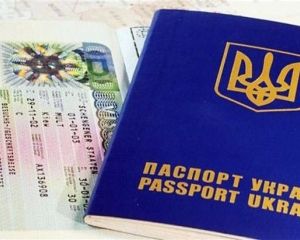 Украинцам не советуют обращаться к посредникам для получения виз