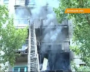 В Енакиево, спасаясь от огня, люди выпрыгивали из окон 9-этажки