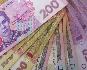 Азаров обещает стабильную гривну