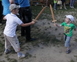 Українські батьки приділять своїм дітям не більше години на день