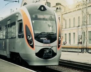 «Укрзалізниця» оприлюднила інструкцію для пасажирів поїздів Hyundai (відео)