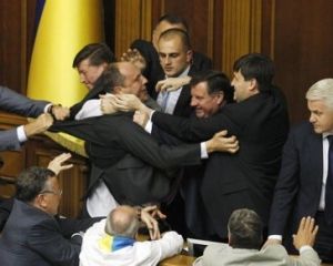 Опозиція вже заблокувала Раду