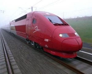 Новий президент Франції виявився економічним: замість літака обирає поїзд і авто