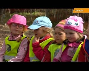 Шведський садочок: математику вчать у лісі, а на обід шведський стіл
