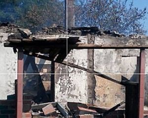 Обстріл Зайцевого: міна вщент розбила будинок (ФОТО)