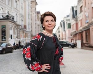 Відомі телеведучі знялися у вишиванках для модного глянцю (ФОТО)
