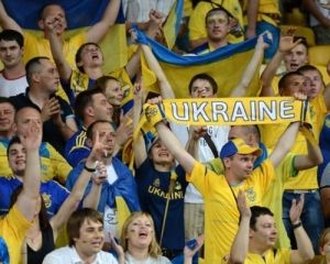 Украинские фанаты спели песню про Путина на матче с Польшей (ВИДЕО)