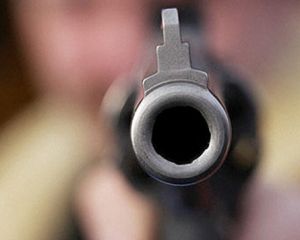 Ограбление в Киеве: у мужчины отобрали сумку с 1,5 млн грн