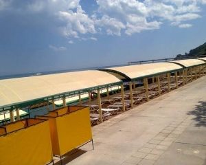 Курортный апокалипсис в Крыму и 2-этажный поезд с туристами в Геническе (ФОТО, ВИДЕО)