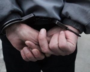 Маньяк насилует жертву: полиция спасла девушку (ВИДЕО)