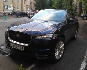 В Киеве засветился первый кроссовер Jaguar F-Pace (ФОТО)