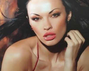 Роскошная фотосессия обнаженной жены Олейника (ФОТО)
