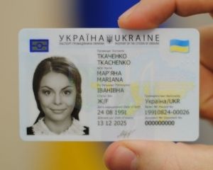 ID-карта за $150: у мережі торгують новими паспортами