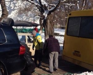 Ломаченко витягнув маршрутку із замету (ФОТО)
