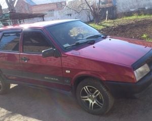 Ультрамодний ВАЗ із Путіним на капоті виставили на продаж (ФОТО)