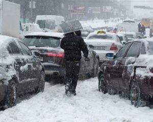 Відкопай-підштовхни: Миколаїв замело, на дороги вийшов