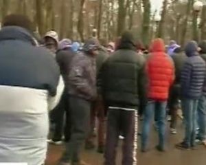 Тітушкам роздали 600 автоматів