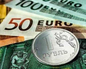 Дешевая нефть резко обесценила рубль