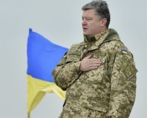 Порошенко поздравил Украину с Днем Сухопутных войск