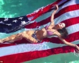 Известная супермодель обнажилась для праздничного календаря (ФОТО, ВИДЕО)