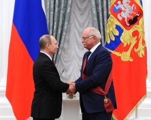 С награждения Михалкова Путиным смеются в Сети (ФОТО)