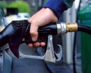 Как удешевление нефти повлияет на стоимость бензина