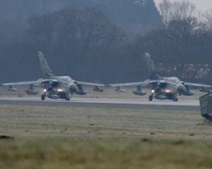 Німецькі літаки з військовими вирушили ліквідувати ІДІЛ (ФОТО, ВІДЕО)