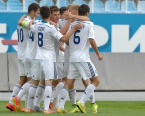 Динамо уверенно побеждает Маккаби и выходит из группы