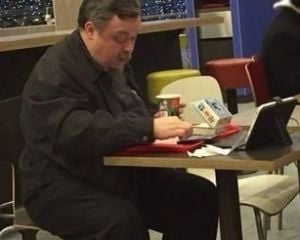 Як протоієрей РПЦ постує у McDonald