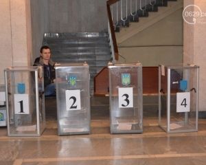 Раде предлагают назначить выборы в Мариуполе и Красноармейске