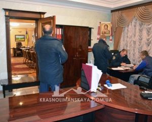 Вооруженные люди на БТРе выкрали замдиректора шахты Краснолиманская