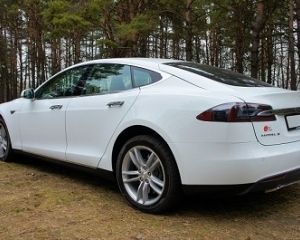 Tesla с автопилотом проехалась украинскими дорогами (ВИДЕО)